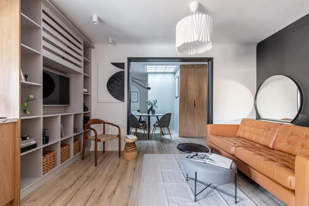 Apartment Downtown Story By Urbanesq *